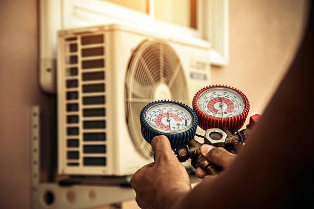Professional Hvac Installation technician working in Rochelle, IL